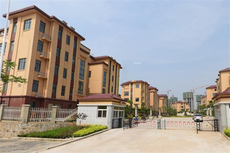 三实小对面宜家苑3室2厅1卫125m2简单装修证满5年